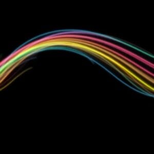 Visualisation abstraite de la bande passante dans l'hébergement web par des flux de données colorés de différentes largeurs