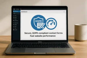 Éditeur professionnel de formulaires de contact sur ordinateur portable, icône de confidentialité à côté du moniteur